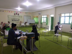 pembagian raport smait nuurusshidiiq